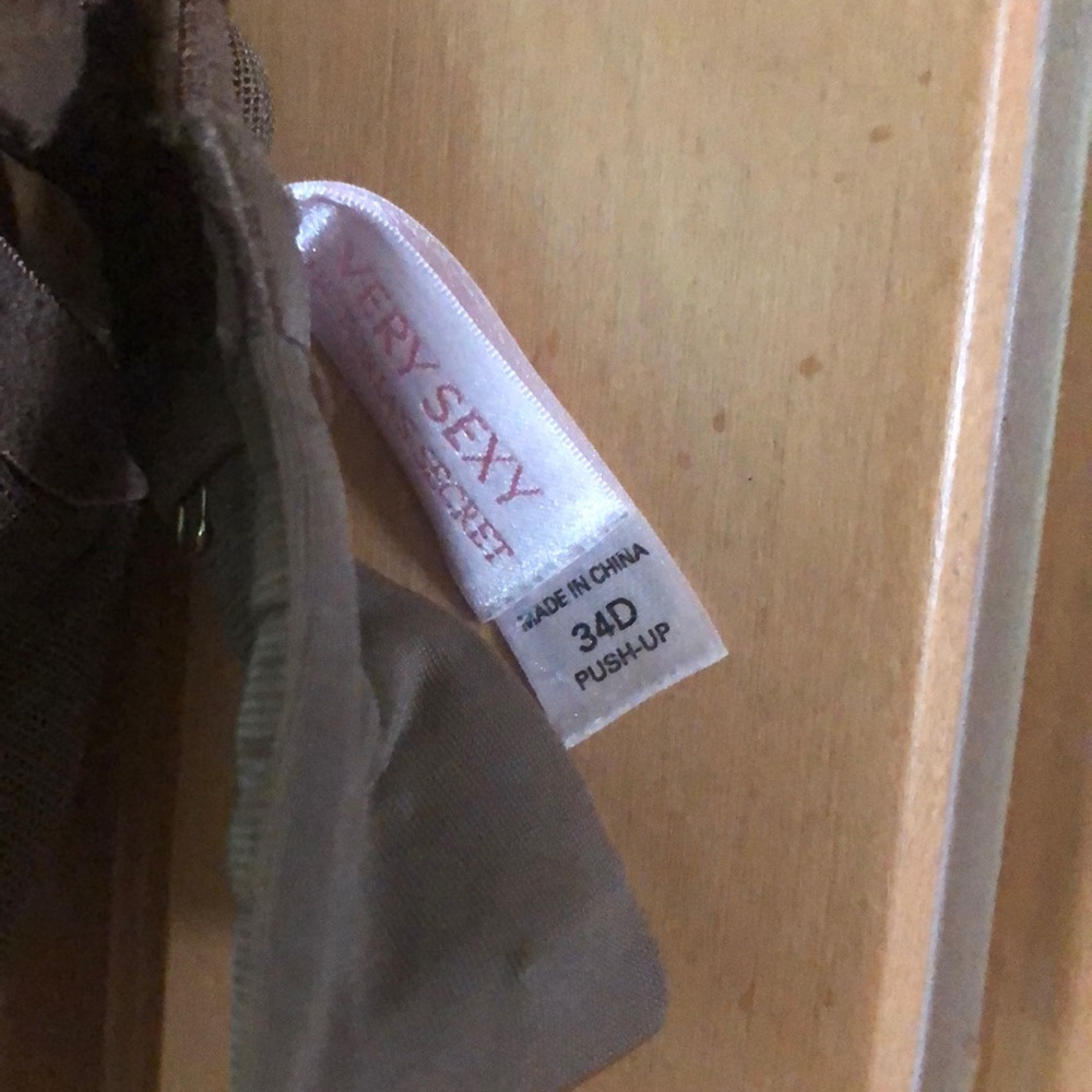 - Victoria Secret very Sexy push up padded Bra 34C - Picture 2 of 2